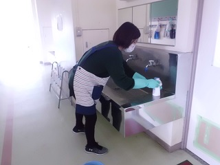 みんなで使う水道も消毒します