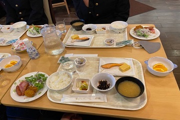 朝食