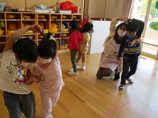 なべなべ