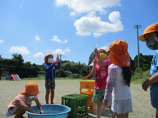 水