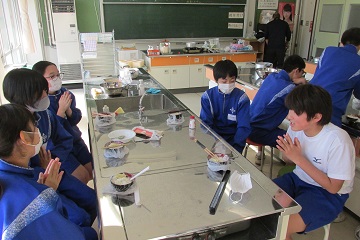 試食